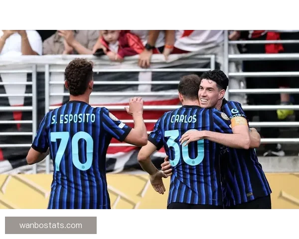 国米球迷齐聚为巴斯托尼加油昂首挺胸声援永不孤单